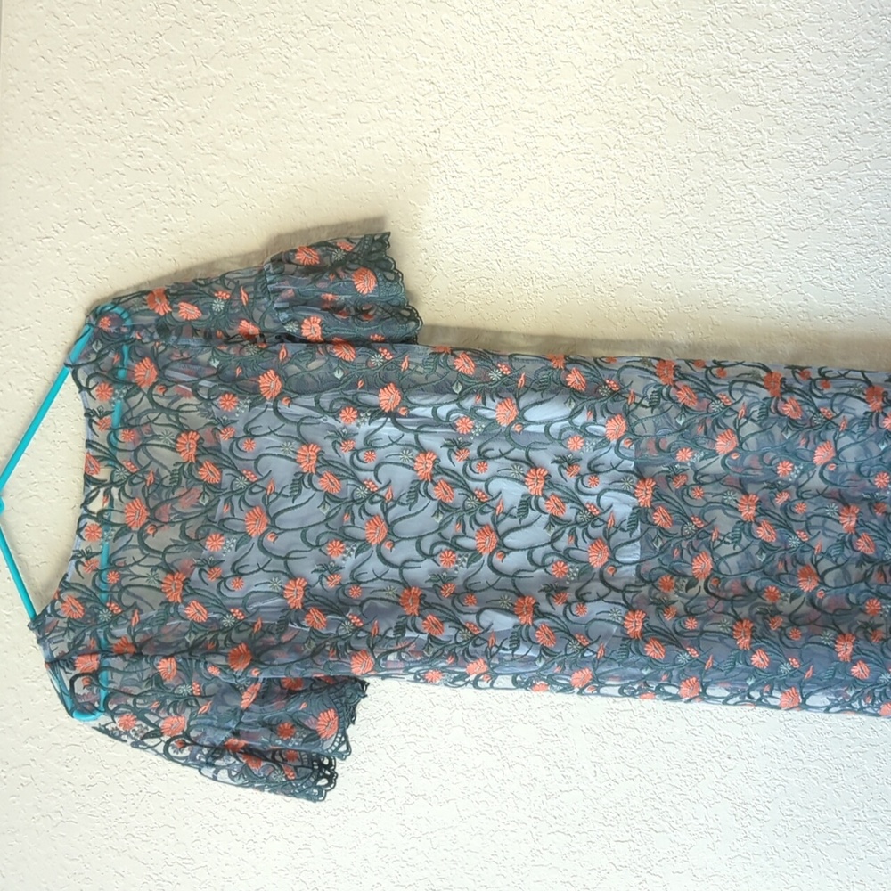 Sheer flower tunic - Picture 2 of 5